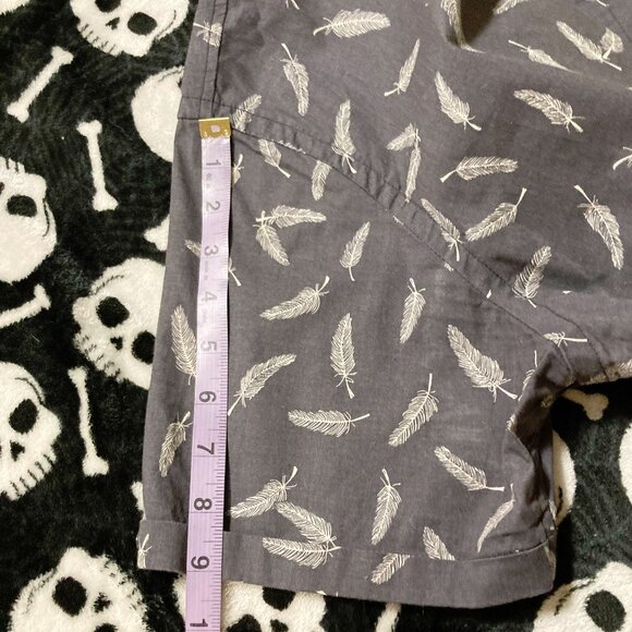HOWE Dark grey white feather print short-sleeve button-down shirt MEDIUM LARGE - Picture 8 of 12